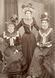 Haugh sisters of Dingo Creek