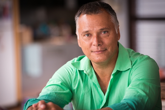  Stan Talks and Many Listen