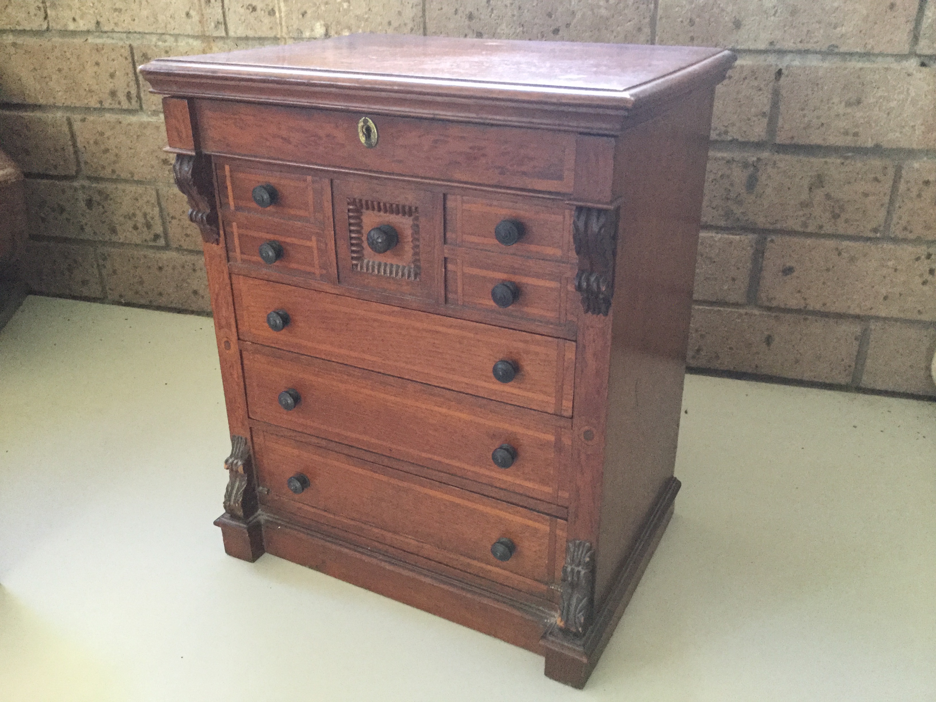  Antiques & Collectables