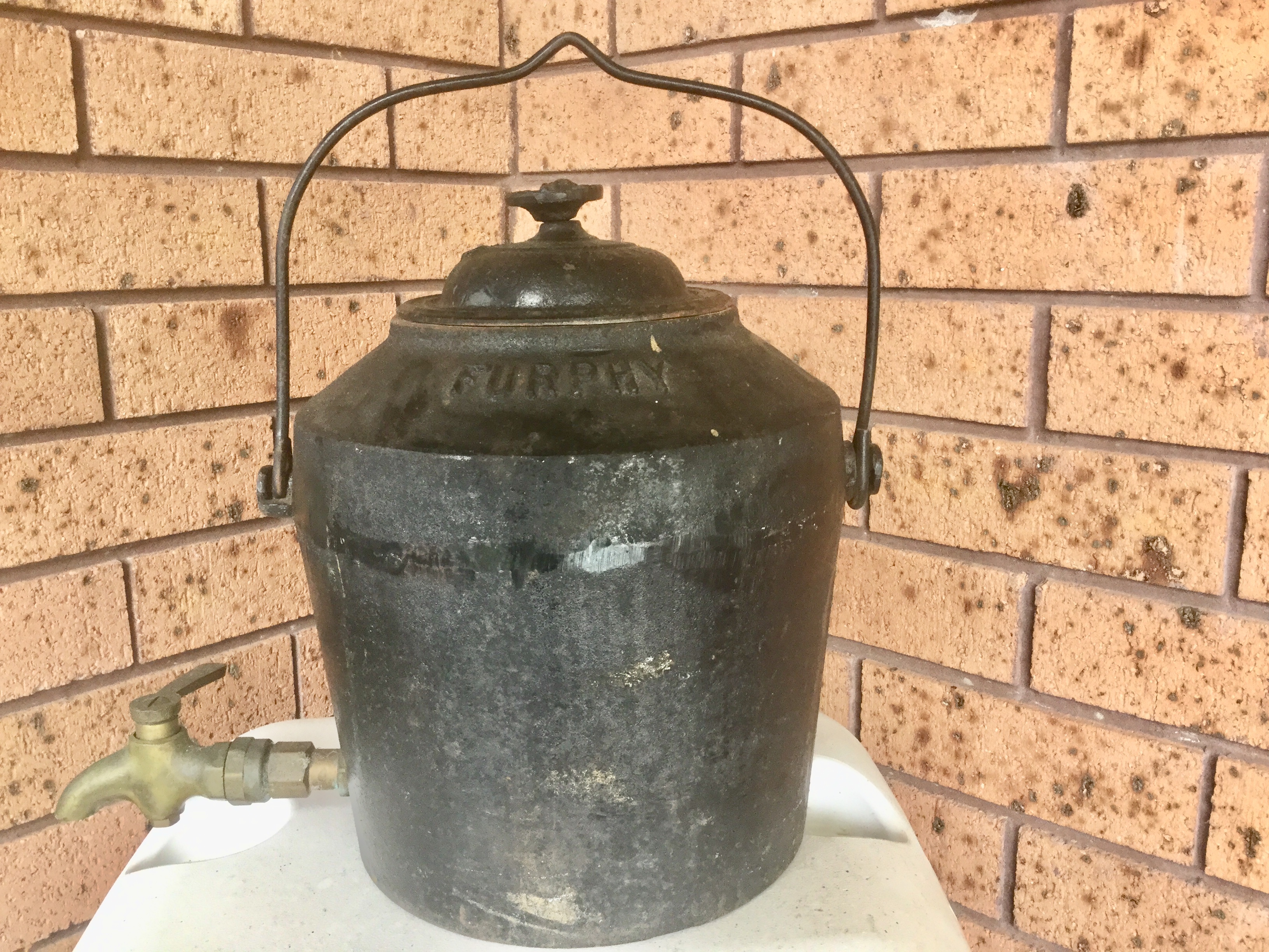  ANTIQUES AND COLLECTABLES