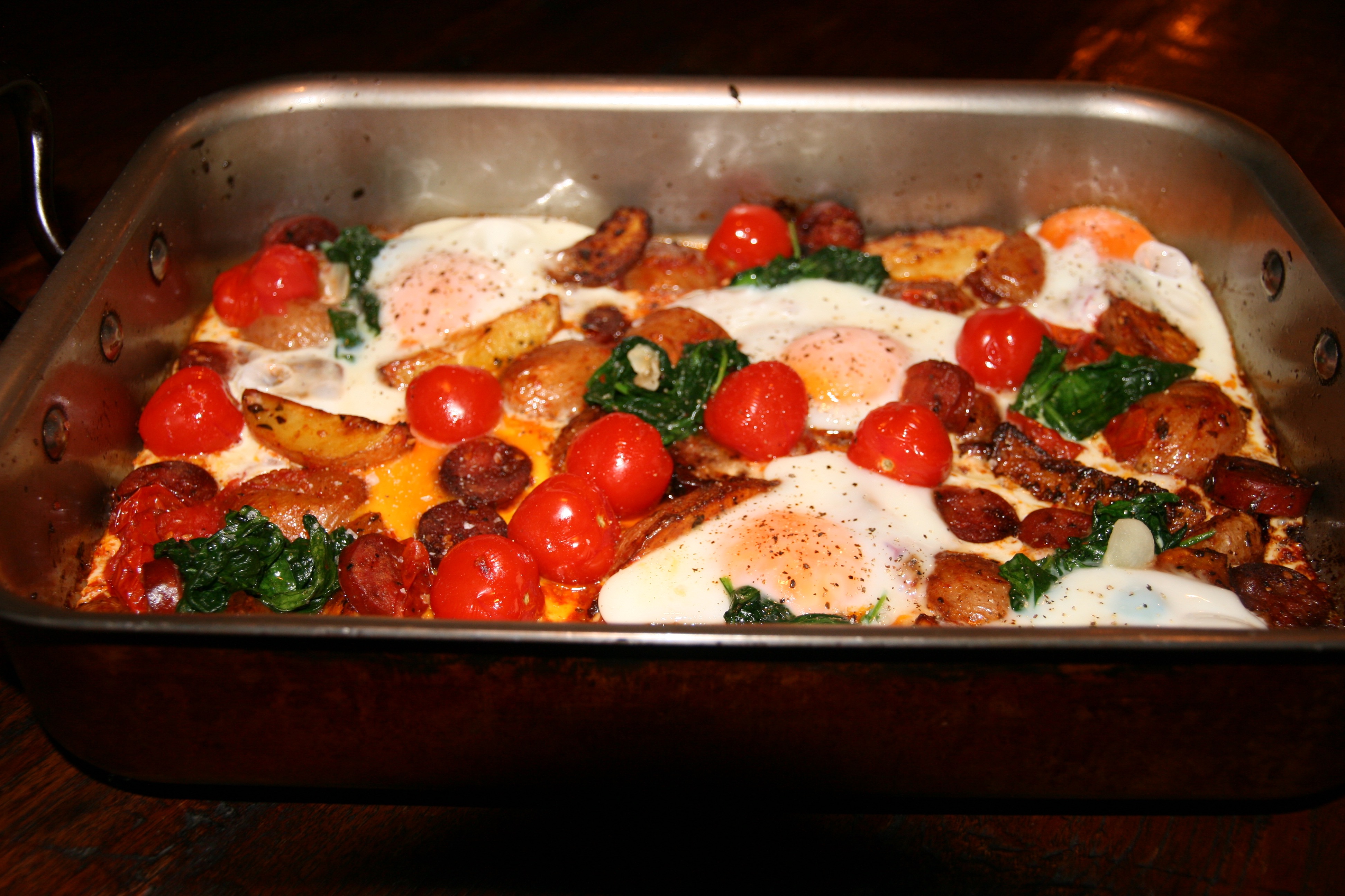  Chorizo, potato and eggs traybake