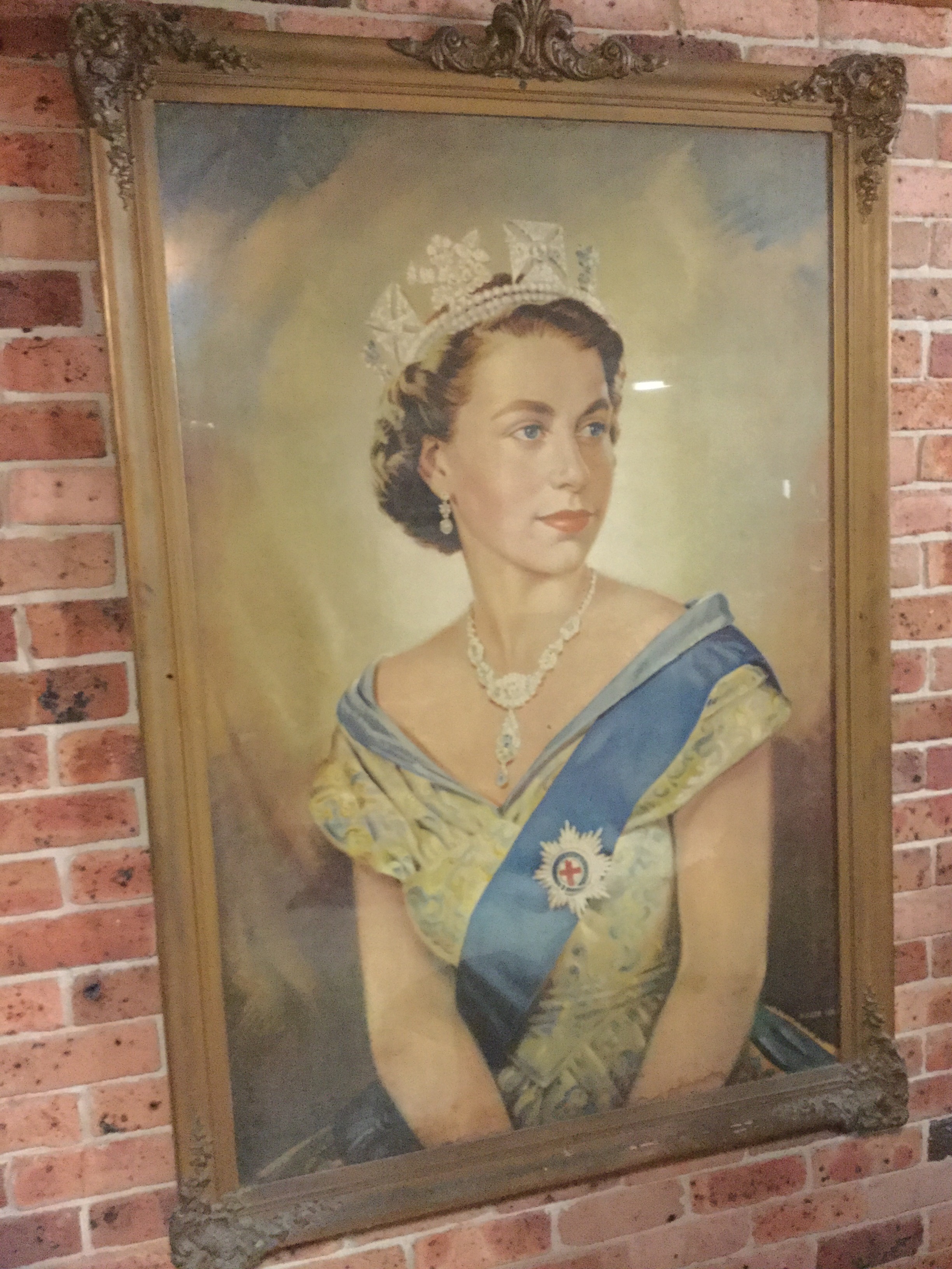  ANTIQUES AND COLLECTABLES