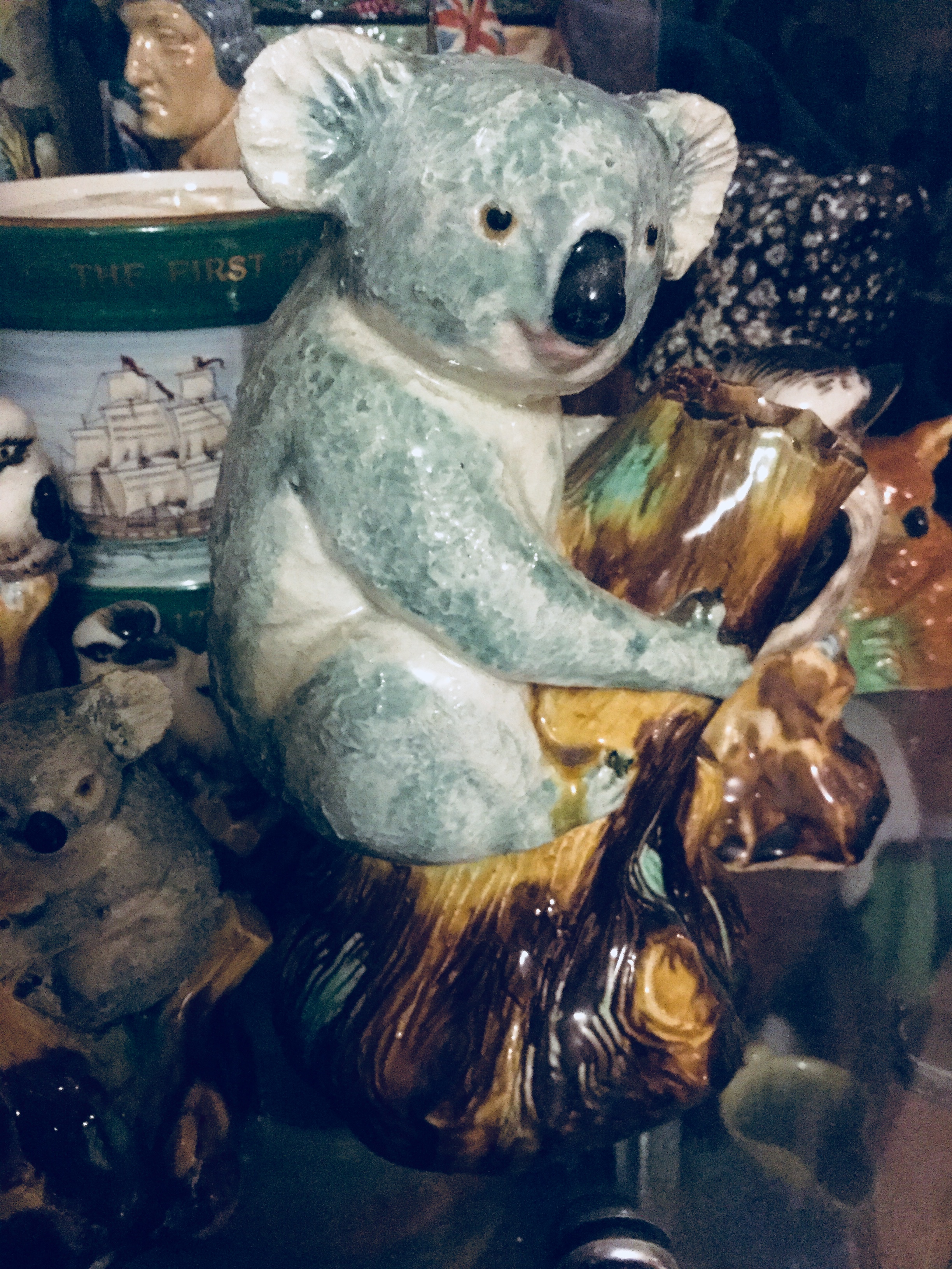  ANTIQUES & COLLECTABLES