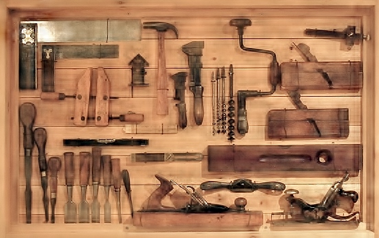  ANTIQUES & COLLECTABLES