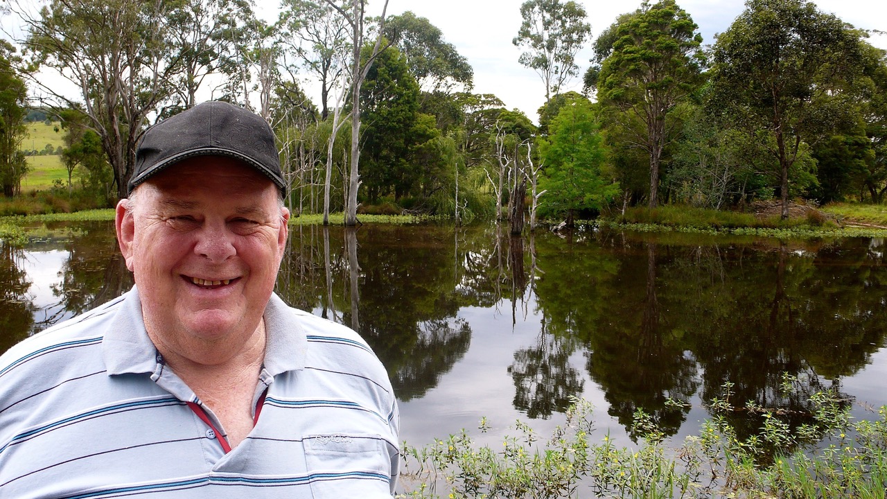  Leslie Allan Murray AO