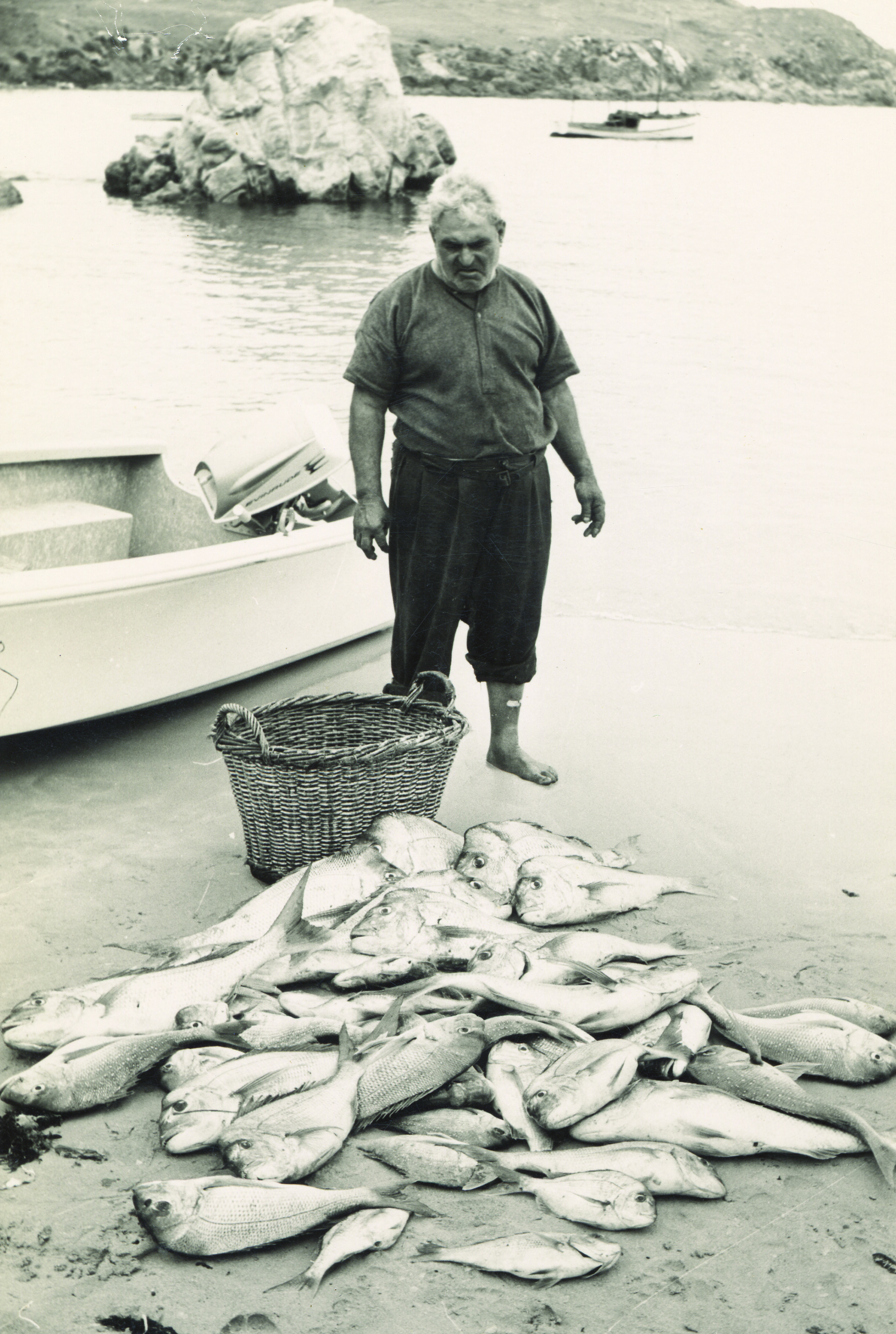  MEET KEROSENE TIN JIM