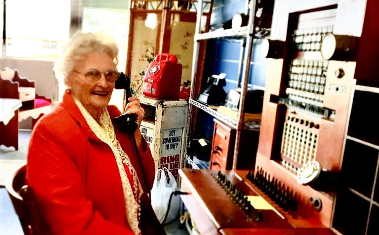  DOROTHY TAYLOR REVISTS AN OLD FRIEND!