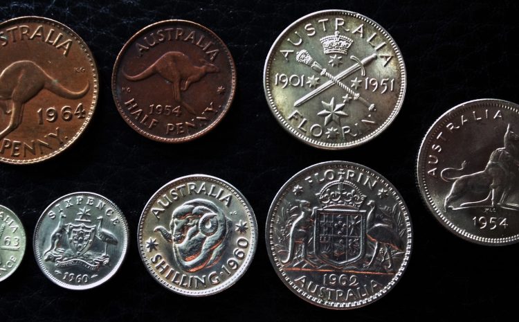  ANTIQUES AND COLLECTABLES