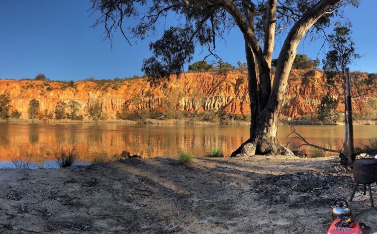  THE MAGIC CARPET A Murray River Odyssey
