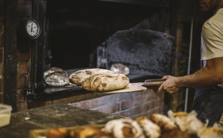  I’LL HAVE  A THREE CHEESE PIZZA PLEASE! HOLD THE PINEAPPLE!